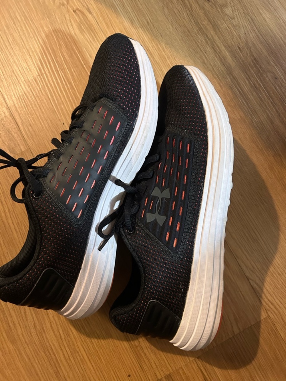 Under Armour Surge Running Shoes Women’s Size 9 Black Peach